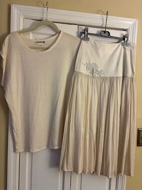 Vintage Italian Cream Short Sleeve Tee and Pleated Embroidered Skirt Set